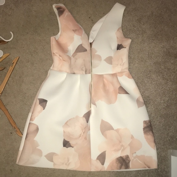 Pale pink & white floral dress - Picture 2 of 2